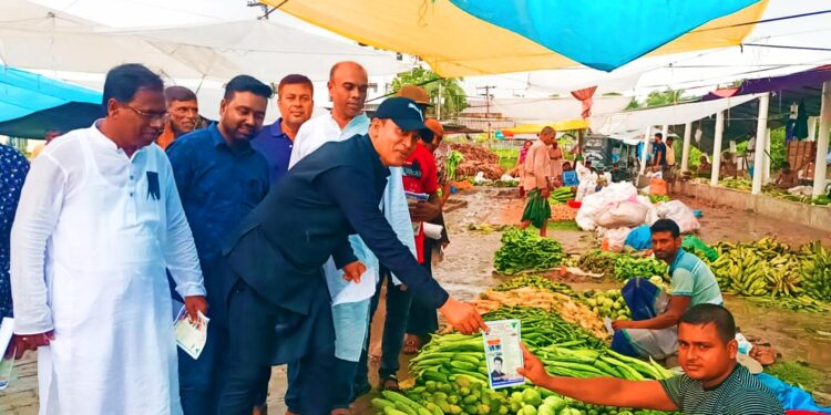 রামপালে আ’লীগ সরকারের উন্নয়ন চিত্র তুলে ধরে চিত্র নায়ক শাকিল খান’র গণসংযোগ 