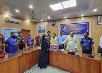 তেঁতুলিয়ায় বঙ্গমাতা বেগম ফজিলাতুন্নেছা মুজিবের ৯৩তম জন্মদিনে সেলাই মেশিন বিতরন ও আলোচনা সভা অনুষ্ঠিত 