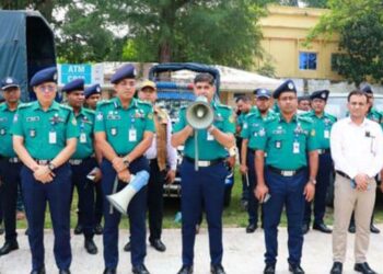 আইন শৃঙ্খলা রক্ষায় পুলিশের ‘কনফিডেন্স বিল্ডিং পেট্রোল’