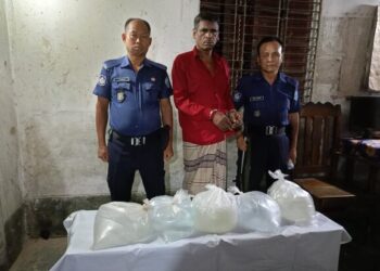 বাঁশখালী থানা পুলিশের অভিযানে ১০০ লিটার মদসহ গ্রেফতার ১ 