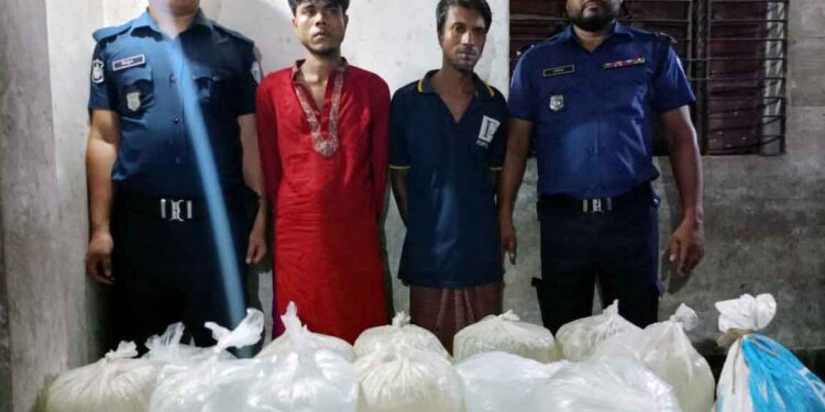 বাঁশখালীতে আটক ২ চোলাই মদ উদ্ধার-৩২০ লিটার