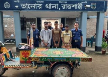রাজশাহী তানোরে সংঘবদ্ধচক্রের ৩ সদস্য আটক, ব্যাটারিচালিত ভ্যান উদ্ধার 