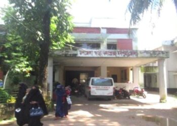 ভোলার মনপুরায় স্বাস্থ্য সেবা  থেকে বঞ্চিত রোগীরা 