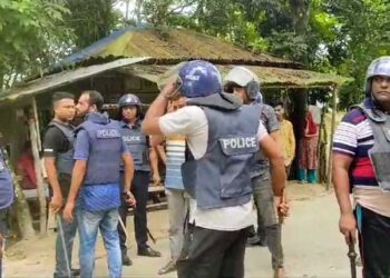 পুলিশ-বিএনপি’র সংঘর্ষ, গাড়ি ভাংচুর ও ব্যবসা প্রতিষ্ঠানে হামলা