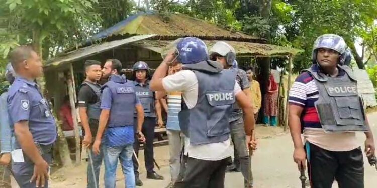 পুলিশ-বিএনপি’র সংঘর্ষ, গাড়ি ভাংচুর ও ব্যবসা প্রতিষ্ঠানে হামলা