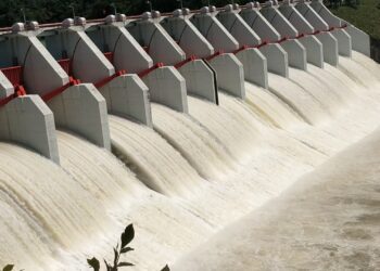 পানির চাপ কমাতে ৬ ইঞ্চি খুলে দেওয়া হলো কাপ্তাই বাঁধের ১৬টি জলকপাট