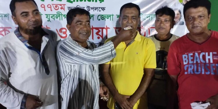 নড়াইলে যুবলীগের আয়োজনে বঙ্গবন্ধুর কন্যা শেখ হাসিনার জন্মদিন উপলক্ষে কেককাটা ও দোয়া অনুষ্ঠান