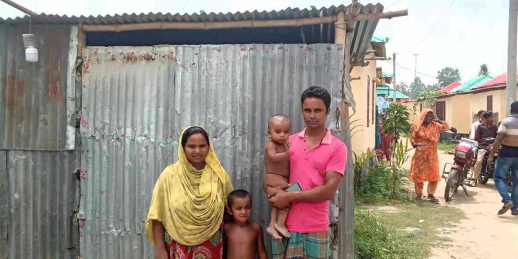 আশ্রয়ণ প্রকল্পের স্থানে একাধিক ঘর খালি পড়ে থাকলেও ঠাঁই হয় না মান্নান-রাবেয়া দম্পত্তিদের