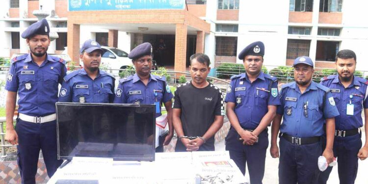 সাঘাটা থানার বিশেষ অভিযানে পেশাদার প্রতারক চক্রের এক প্রতারক গ্রেফতার