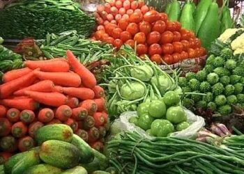 মৌসুম শুরু হলেও ভোলায় শীতকালীন শাকসবজির দাম কমছে না