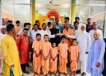 কলাপাড়ায় পুজা মন্ডপে আর্থিক অনুদান দিলেন এমপি মহিব