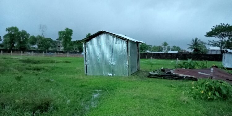 কুয়াকাটায় বিরোধীয় জমিতে গভীর রাতে ঘর তুলতে গিয়ে প্রতিপক্ষের তোপের মুখে ৯৯৯ এ কল, আটক-৩