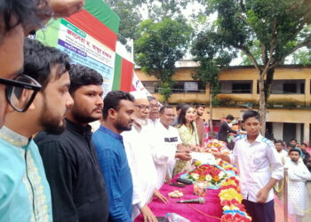 বগুড়ার সারিয়াকান্দিতে  কৃতি শিক্ষার্থীদের ছাত্রবৃত্তি প্রদান করলেন ম.আব্দুর রাজ্জাক