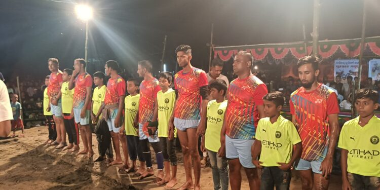 নড়াইলে ৩২ দলীয় হা,ডু,ডু টুর্নামেন্টের উদ্বোধনী খেলায় কামাল প্রতাপ হা ডু ডু দল বিজয়ী