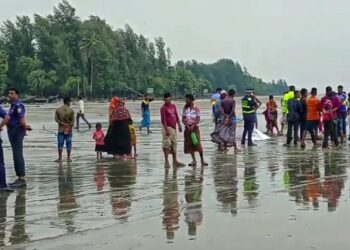 কুয়াকাটা সৈকত থেকে অজ্ঞাত ব্যক্তির অর্ধগলিত লাশ উদ্ধার