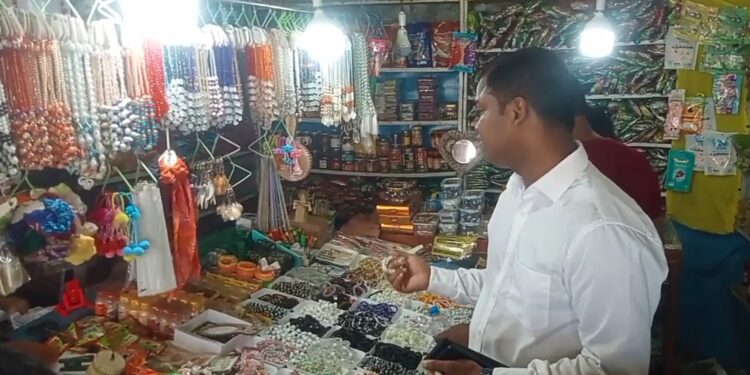 কুয়াকাটা সমুদ্র সৈকতের ৭ ক্ষুদ্র ব্যবসায়ীকে জরিমানা