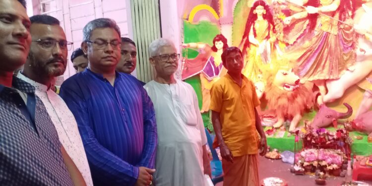 পটুয়াখালীতে কেন্দ্রীয় যুবলীগের সাংগঠনিক সম্পাদক সোহাগের পুজাঁ মন্ডপ পরিদর্শন