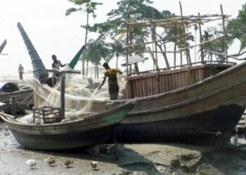 ভোলার ২ লক্ষাধিক জেলে দূর্ভোগের শিকার