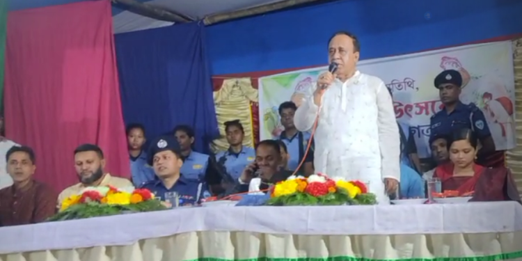 বাঁশখালীতে বিভিন্ন পূজা মন্দির পরিদর্শনে এমপি মোস্তাফিজ