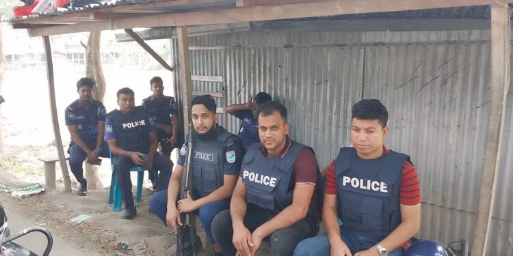 ফরিদপুরের ভাঙ্গায় আধিপত্য বিস্তার নিয়ে গ্রামবাসীর মধ্যে সংঘর্ষ ৫ টি বসত বাড়ি ভাংচুর 