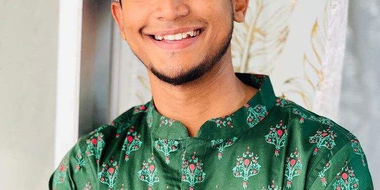 তাসরিফ খানের মেট্রোরেলে ভাইরাল গান