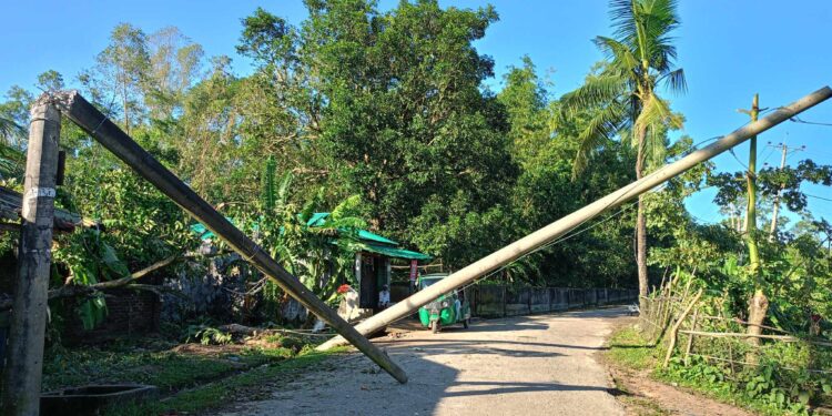 ঘূর্ণিঝড় হামুনের প্রভাবে কক্সবাজারে বিদ্যুৎ বিচ্ছিন্ন সহ কৃষি জমি প্লাবিত