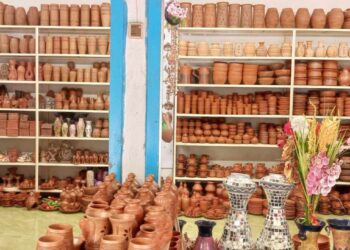 মৃৎ শিল্পের পণ্য এখন দেশের গন্ডি পেরিয়ে বিদেশের বাজারে