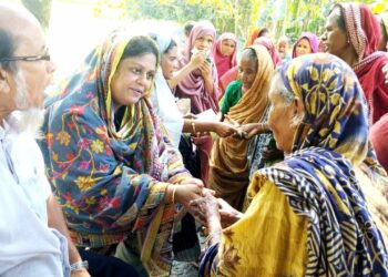 ভোট চেয়ে নৌকার প্রচার চালাচ্ছেন প্রয়াত ডেপুটি স্পিকারের কন্যা ফারজানা রাব্বী বুবলী