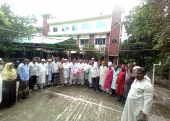 দক্ষিণজেলা আওয়ামীলীগ এর কোষাধ্যক্ষ সৈয়দুল মোস্তফা চৌধুরী রাজুকে ফুলেল শুভেচ্ছা