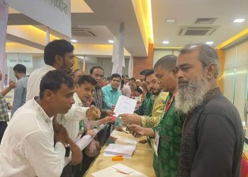 চট্টগ্রাম ১৬ আসনে আ. লীগের মনোনয়ন ফরম জমা দিলেন মোস্তাফিজ