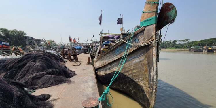 আগামীকাল শেষ হচ্ছে সমুদ্রে ও নদনদীতে মাছ শিকারে ২২ দিনের নিষেধাজ্ঞা, জেলেদের সমুদ্রে যাওয়ার প্রস্তুতি
