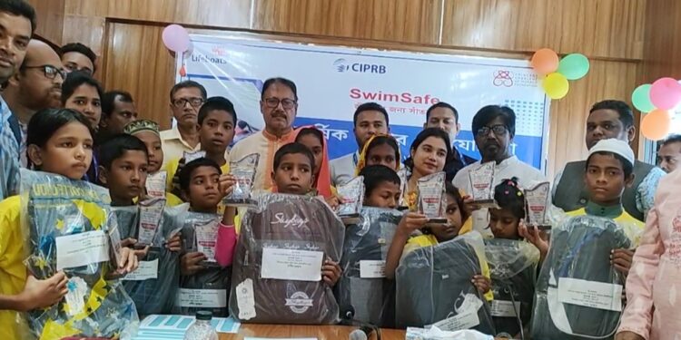 পটুয়াখালীতে শিশুদের বার্ষিক সাঁতার প্রতিযোগিতা অনুষ্ঠিত হয়েছে