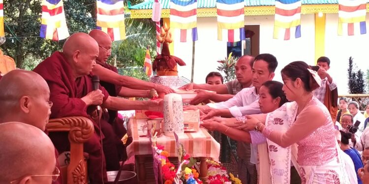 ব্যাঙছড়ি জয় মঙ্গল বৌদ্ধ বিহারে কঠিন চীবর দান উদযাপন