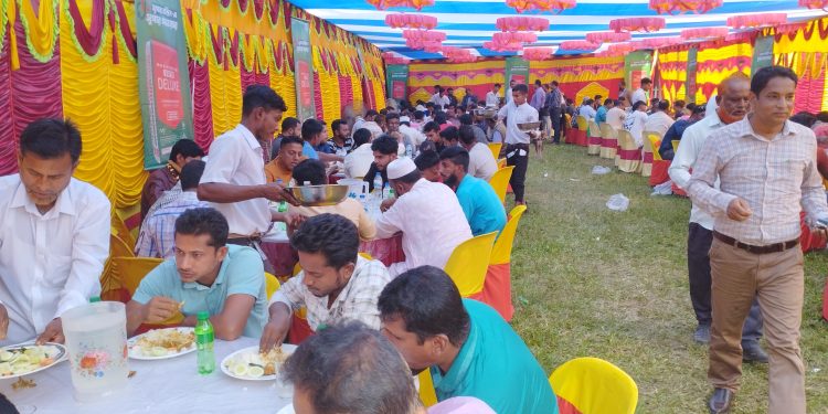 নড়াইলে মেঘনাসিম সুপার ডিলাক্স সিমেন্টের মেজবানি প্রীতিভোজ  অনুষ্ঠিত 