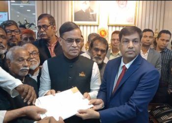 নেত্রকোনায় মনোনয়নপত্র জমা দিয়েছেন নৌকা প্রতীকের প্রার্থী  সাজ্জাদুল হাসান