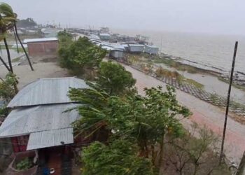 ঘূর্ণিঝড় মিধিলির প্রভাব,ভোলায় অভ্যন্তরীণ রুটে নৌযান চলাচল বন্ধ