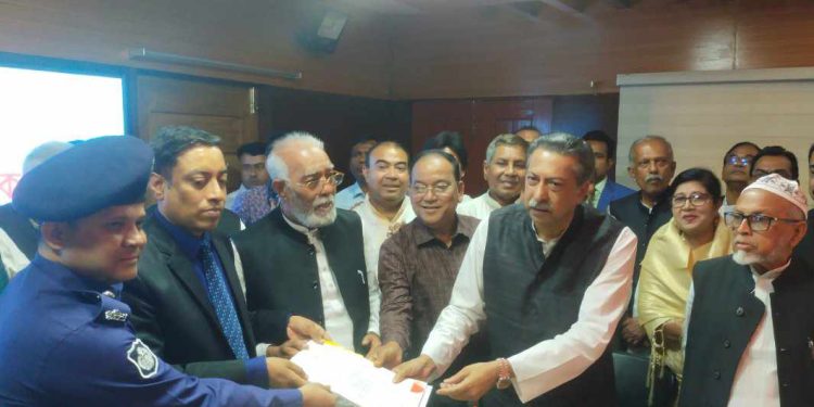 বাগেরহাটে মনোনয়ন ফরম জমা দিলেন আওয়ামী লীগের চার প্রার্থী
