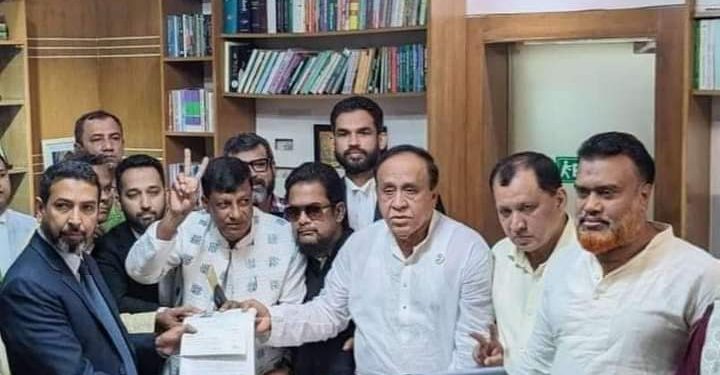 মনোনয়ন;  বাঁশখালীর নৌকার মনোনয়ন পত্র জমা দিলেন এমপি মোস্তাফিজ