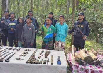 কক্সবাজারের রামু থেকে বিপুল পরিমাণ আগ্নেয়াস্ত্র ও অস্ত্র তৈরীর সরঞ্জামাদি উদ্ধার