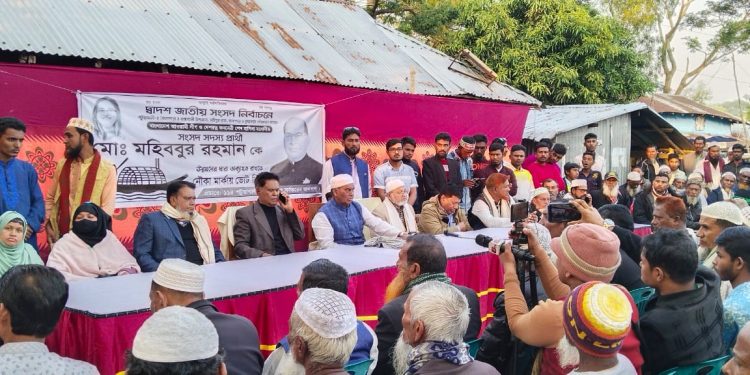 পটুয়াখালীর মহিপুরে উঠান বৈঠকে নৌকার গণজোয়ার