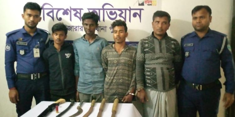 চট্টগ্রামে জোরারগঞ্জে ডাকাতির প্রস্তুতিকালে দেশীয় অস্ত্রসহ ৪ জন আটক