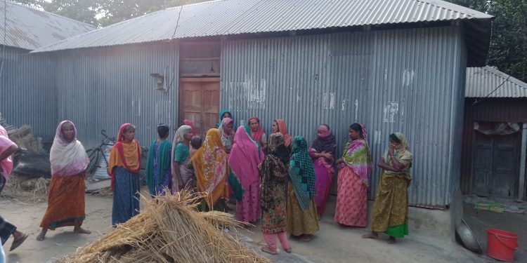 বগুড়ার সারিয়াকান্দিতে স্বতন্ত্রপ্রার্থী লিপির মহিলা সমর্থক সহ স্বামী ও শিশু সন্তান অপহরণ 