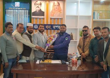 শার্শা উপজেলা নির্বাহী অফিসার ও থানা অফিসার ইনচার্জ কে নাভারণ প্রেসক্লাবের ফুলেল শুভেচ্ছা