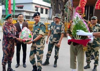 বিজিবি দিবস উপলক্ষে বেনাপোল নো-ম্যান্সল্যান্ডে বিজিবি-বিএসএফ’র যৌথ রিট্রিট সেরিমনি 