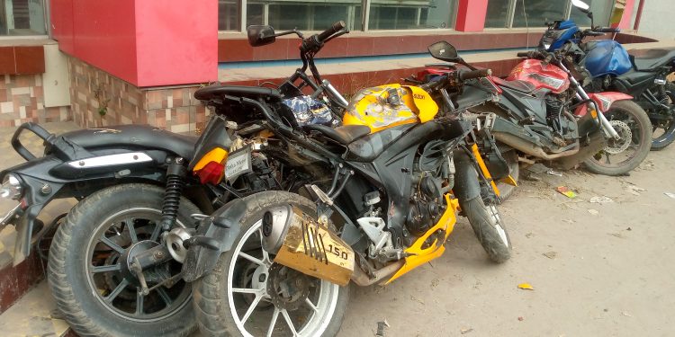 নরসিংদীতে নৌকা মার্কার দুই গ্রুপের সংঘর্ষে আহত-১, ৪টি মোটরসাইকেল ভাংচুর