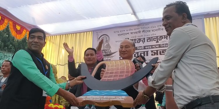 কাপ্তাইয়ে নৌকার প্রার্থী দীপংকর তালুকদারের নির্বাচনী প্রচার প্রচারণা গণসংযোগ ও জনসভা