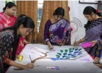 ভোলার যুব উদ্যেক্তা এ্যানি হ্যান্ডপেইন্ট করে স্বাবলম্বী