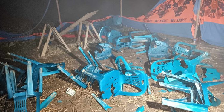 জামালপুরে স্বতন্ত্র প্রার্থীর নির্বাচনী প্রচার কেন্দ্র ভাংচুর ও আগুন