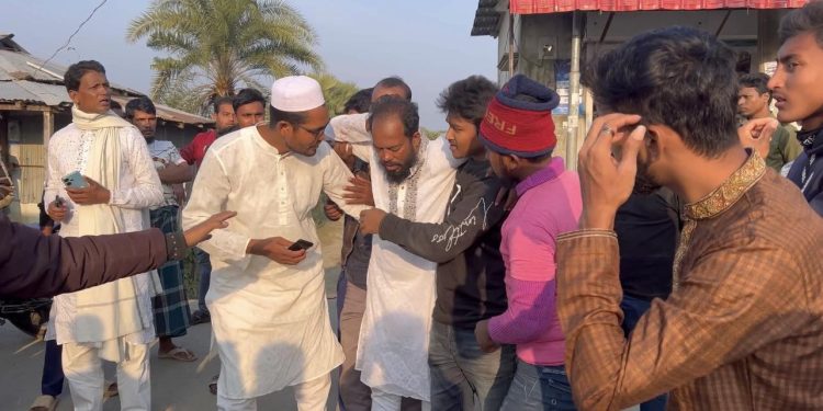 পটুয়াখালীতে নৌকা ও ঈগল প্রতীকের কর্মীদের মধ্যে  সংঘর্ষ