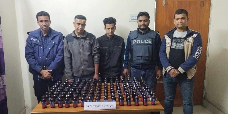 ঝিকরগাছায় যাত্রীর ছদ্মবেশে মাদক পাচারের সময় আটক ২